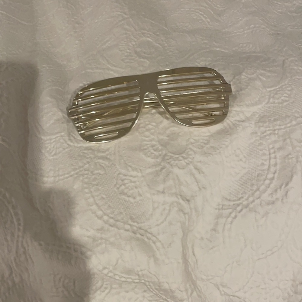 Plastic gold party glasses